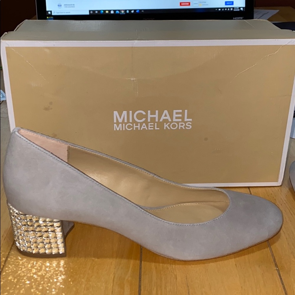 AUTH NIB MICHAEL MICHAEL KORS ARABELLA GRAY US10 - Picture 2 of 9